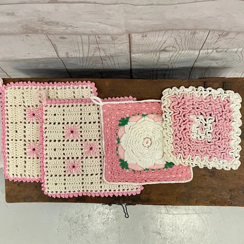 Vintage Crochet oven mitts/pot holders bundle of 4